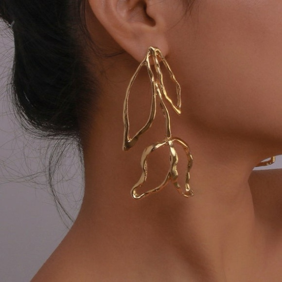 Gold Flower Tulip Earrings - Picture 4 of 13